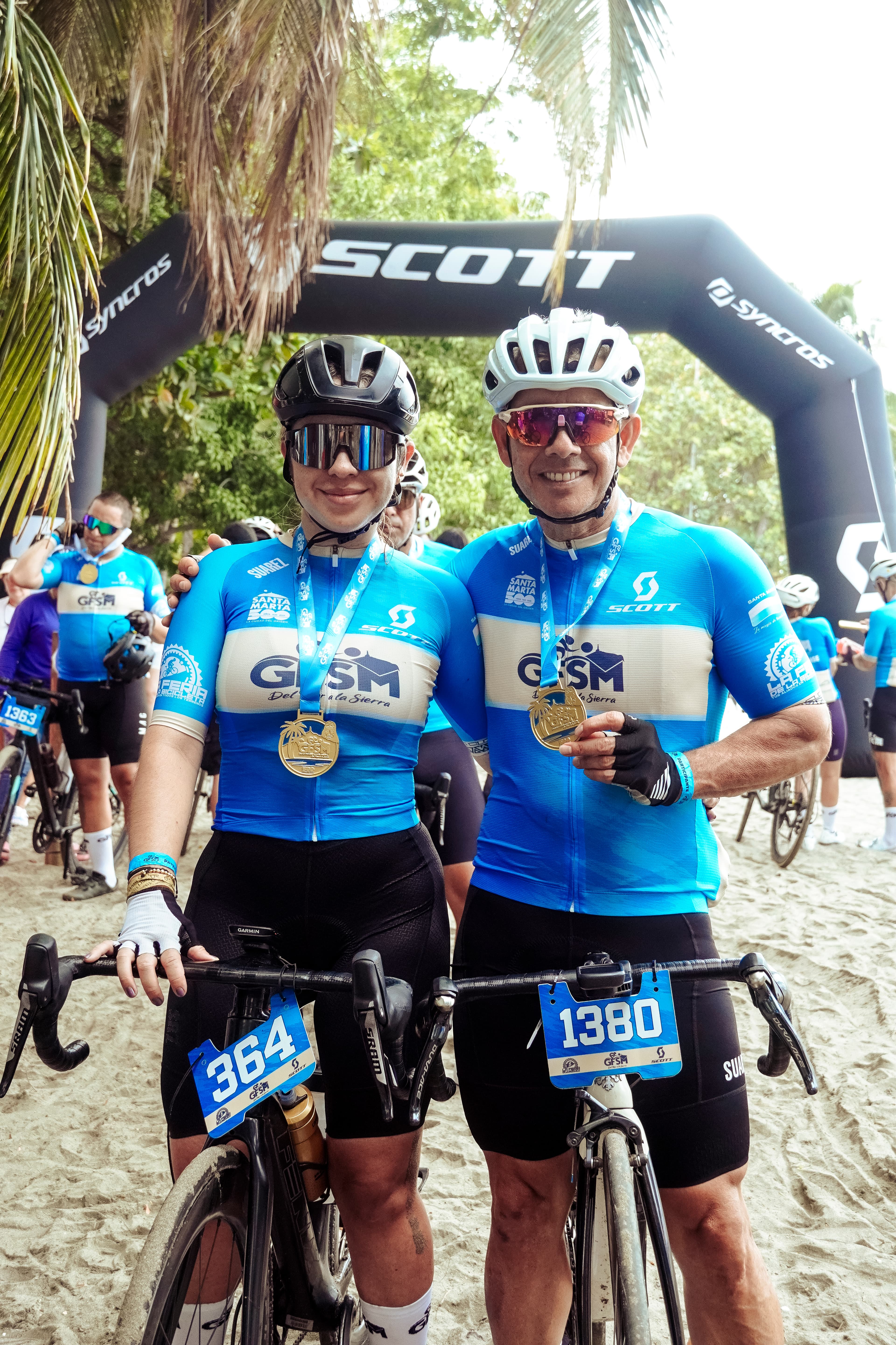 Ciclistas participando en el Gran Fondo Santa Marta